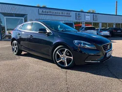 Mörkblå (blå) Begagnad 2015 Volvo V40 Momentum Kombi | 143 000 kr (Marknadspris)