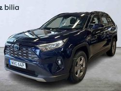 Mörkblå Begagnad 2022 Toyota RAV4 Hybrid Active SUV | 339 900 kr (Marknadspris)