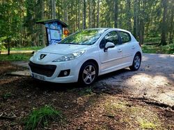 Vit Begagnad 2011 Peugeot 207 Halvkombi | 27 000 kr (Marknadspris)