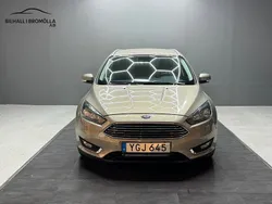 Grå Begagnad 2017 Ford Focus Titanium Kombi | 84 900 kr (Marknadspris)