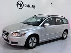 Ljusgrå Begagnad 2011 Volvo V50 Kinetic Kombi | 49 900 kr (Marknadspris)