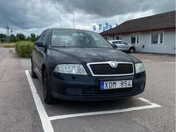 Svart Begagnad 2006 Skoda Octavia Halvkombi | 10 000 kr (Marknadspris)