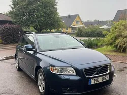 Blå Begagnad 2010 Volvo V50 Momentum Kombi | 35 000 kr (Marknadspris)