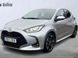 Silver Begagnad 2025 Toyota Yaris Hybrid Style Halvkombi | 309 800 kr (Dyr)