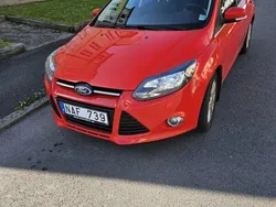 Röd Begagnad 2013 Ford Focus Halvkombi | 50 000 kr (Bra pris)