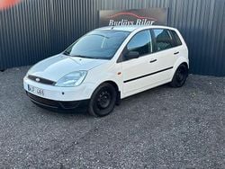 Vit Begagnad 2004 Ford Fiesta Halvkombi | 18 800 kr (Marknadspris)