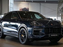 Mörkblå Begagnad 2024 Porsche Cayenne Turbo E-Hybrid SUV | 2 195 000 kr