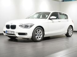 Färg: vit Begagnad 2013 BMW 116 Halvkombi | 99 800 kr (Marknadspris)