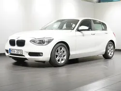 Färg: vit Begagnad 2013 BMW 116 Halvkombi | 99 800 kr (Marknadspris)