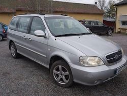 Grå Begagnad 2005 Kia Carnival Minibuss | 39 900 kr