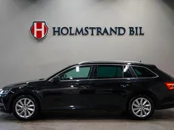 Svart Begagnad 2023 Skoda Superb Business Line Kombi | 339 900 kr (Bra pris)