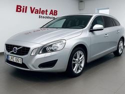 Ljusgrå (grå) Begagnad 2011 Volvo V60 Momentum Kombi | 109 900 kr (Marknadspris)