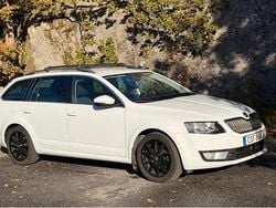 Vit Begagnad 2016 Skoda Octavia Ambition Kombi | 98 000 kr