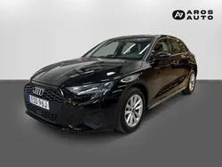 Svart (briljant svart) Begagnad 2022 Audi A3 Sportback Comfort Halvkombi | 264 900 kr (Marknadspris)