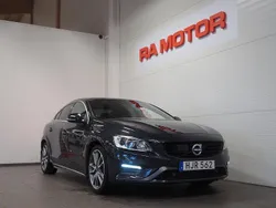 Grå (grå metallic) Begagnad 2015 Volvo S60 R-Design Sedan | 174 900 kr (Lite dyr)