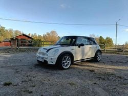 Vit Begagnad 2005 Mini Cooper S Halvkombi | 43 000 kr (Marknadspris)