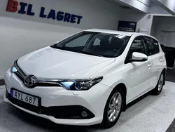 Vit Begagnad 2015 Toyota Auris Active Halvkombi | 104 900 kr (Marknadspris)