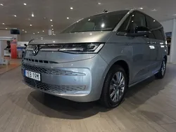 Blå Begagnad 2021 VW Multivan Minibuss | 540 000 kr (Marknadspris)