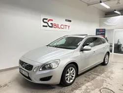 Ljusgrå Begagnad 2012 Volvo V60 Momentum Kombi | 64 900 kr (Marknadspris)