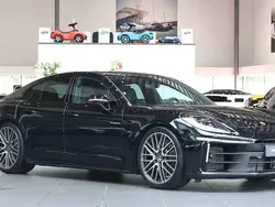 Svart Begagnad 2024 Porsche Panamera 4 Sedan | 1 195 000 kr