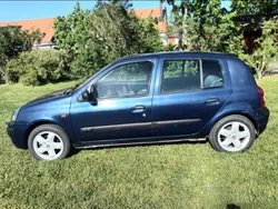 Blå Begagnad 2003 Renault Clio II Halvkombi | 27 500 kr (Marknadspris)