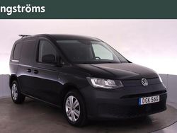Svart Begagnad 2021 VW Caddy Minibuss | 199 000 kr (Marknadspris)