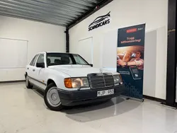 Vit Begagnad 1987 Mercedes 200 Sedan | 49 900 kr