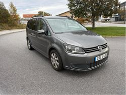 Grå Begagnad 2012 VW Touran Minibuss | 49 900 kr (Dyr)