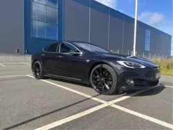 Svart Begagnad 2018 Tesla Model S Sedan | 339 000 kr (Marknadspris)