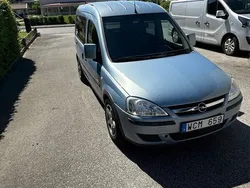 Blå Begagnad 2004 Opel Combo Minibuss | 28 000 kr