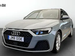 Pilgrå pärleffekt Begagnad 2022 Audi A1 Sportback Proline Halvkombi | 219 000 kr (Marknadspris)