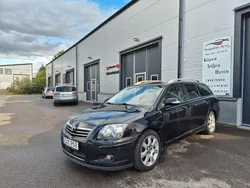 Svart Begagnad 2006 Toyota Avensis Kombi | 38 898 kr (Marknadspris)