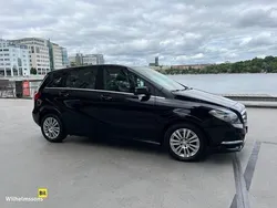 Svart Begagnad 2015 Mercedes B200 Minibuss | 124 900 kr