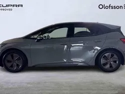 Grå Begagnad 2023 Cupra Born Halvkombi | 279 900 kr (Lite dyr)