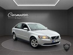 Ljusgrå (grå) Begagnad 2009 Volvo S40 Kinetic Sedan | 34 990 kr (Marknadspris)