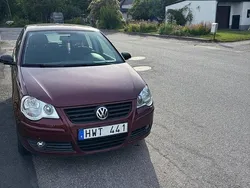 Röd Begagnad 2009 VW Polo Comfortline Halvkombi | 59 000 kr (Marknadspris)
