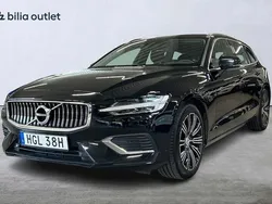Svart Begagnad 2021 Volvo V60 Kombi | 339 900 kr (Marknadspris)