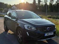 Grå Begagnad 2015 Volvo XC60 Momentum SUV | 145 000 kr (Marknadspris)