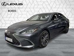 Grå Begagnad 2023 Lexus ES300H Limited Edition Sedan | 404 900 kr (Marknadspris)