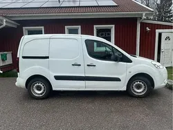Vit Begagnad 2014 Peugeot Partner Minibuss | 62 500 kr (Lite dyr)