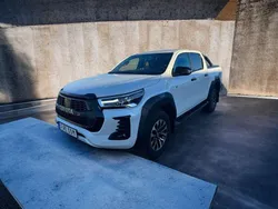 Vit Begagnad 2023 Toyota HiLux Sport Pickup | 724 875 kr