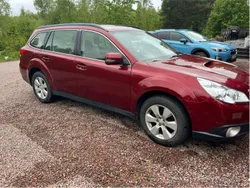 Röd Begagnad 2010 Subaru Outback SUV | 30 000 kr (Bra pris)