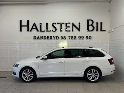 Vit (candy white) Begagnad 2020 Skoda Octavia Style Kombi | 219 000 kr (Bra pris)