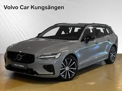 Grå Begagnad 2024 Volvo V60 Plus Kombi | 469 900 kr (Marknadspris)