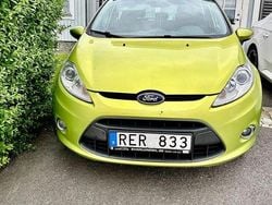 Grön Begagnad 2011 Ford Fiesta Titanium Halvkombi | 30 000 kr (Marknadspris)