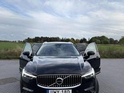 Svart Begagnad 2022 Volvo XC60 Momentum SUV | 380 000 kr (Superpris)