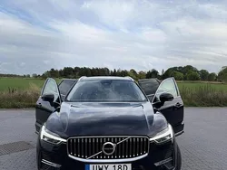 Svart Begagnad 2022 Volvo XC60 Momentum SUV | 380 000 kr (Superpris)