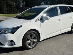 Vit Begagnad 2015 Toyota Avensis Edition Kombi | 72 900 kr (Bra pris)