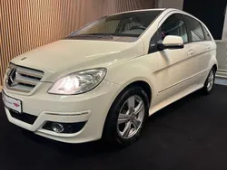 Vit Begagnad 2011 Mercedes 180 Sedan | 74 900 kr (Marknadspris)