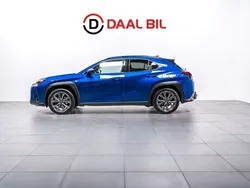 Blå Begagnad 2022 Lexus UX 250h Sport Line SUV | 324 700 kr (Marknadspris)